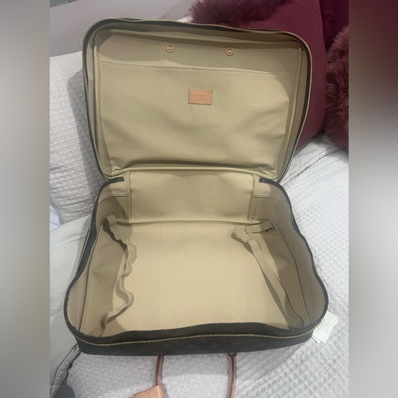Louis Vuitton Travel Bag - Picture 6 of 11